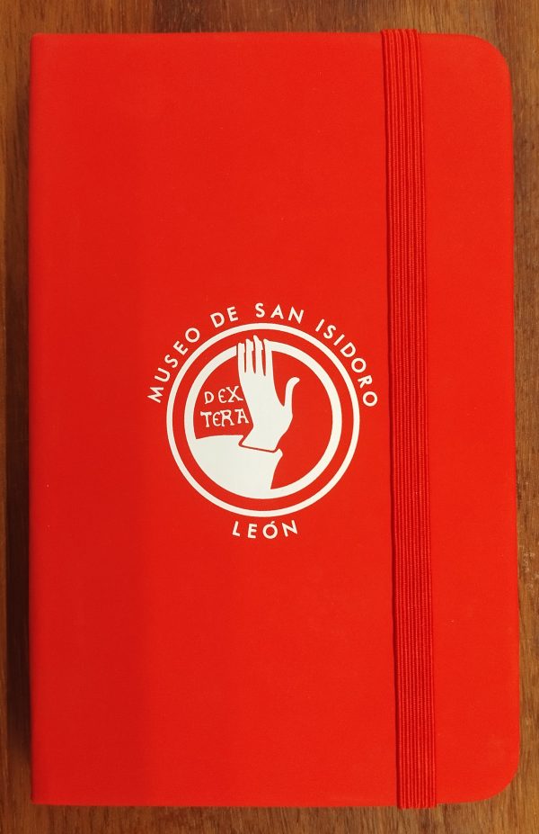 Libreta roja disponible a la venta en el Museo San Isidoro de León