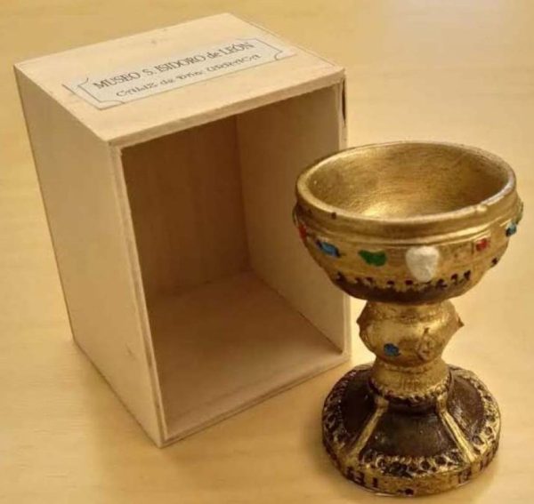 Reproducción de cáliz disponible en el Museo de San Isidoro de León