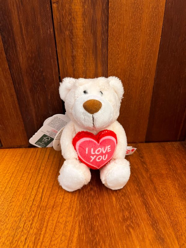 Peluche oso corazón blanco i love you expuesto en el Museo de San Isidoro de León