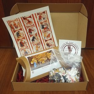 Caja regalo: Puzzle Panteón Real, pegatina mano Dextera y lámina calendario agrícola 30x20x6 cm